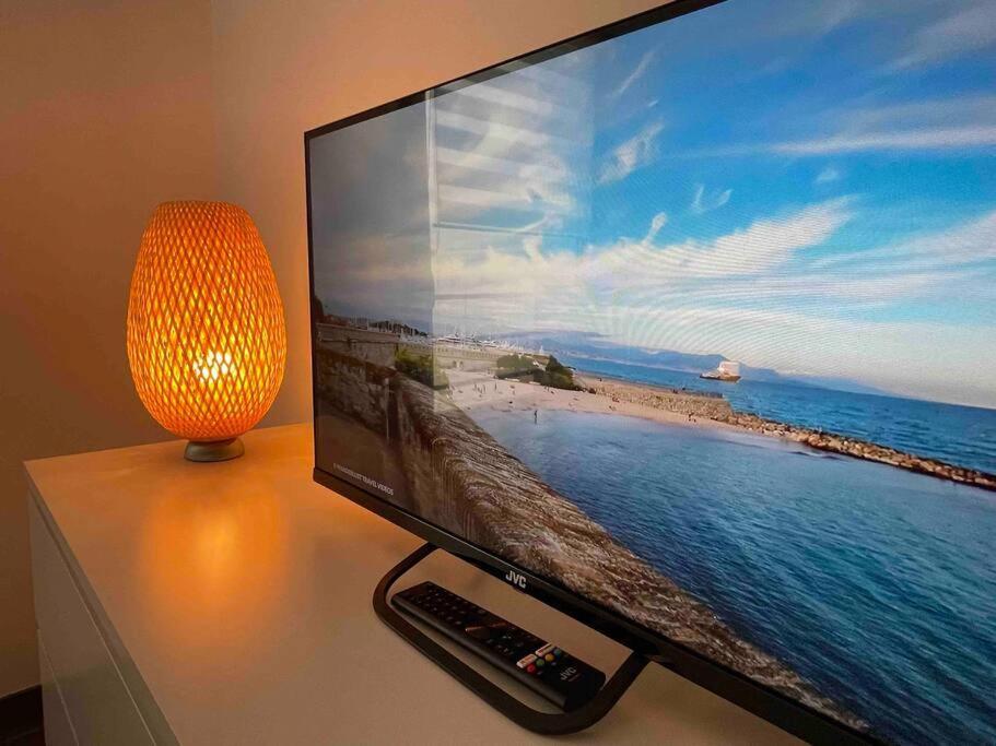 Superbe Appartement, Piscine, Vue Mer Et Montagnes Antibes Exterior foto